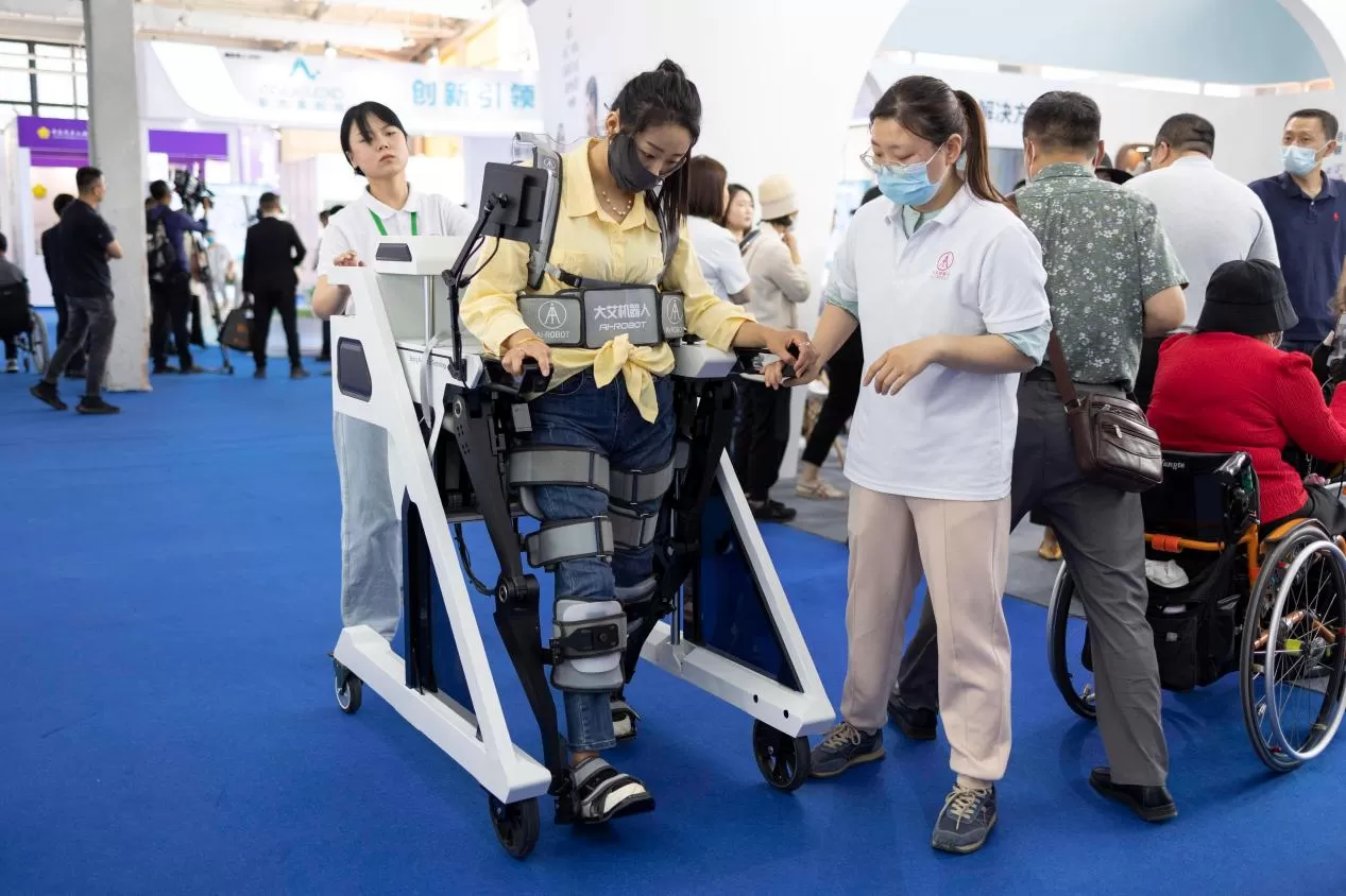 powered-exoskeleton-robot.jpg